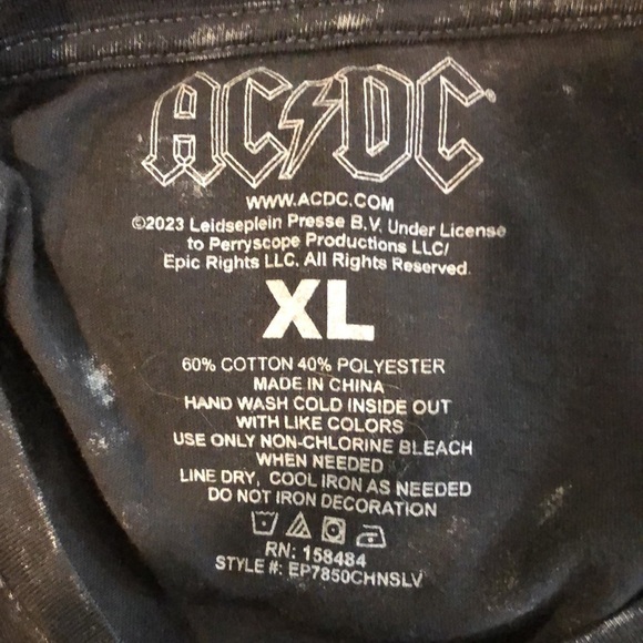 AC/DC T-shirt with Silver Beaded Chain on Shoulders Size XL - Picture 6 of 6